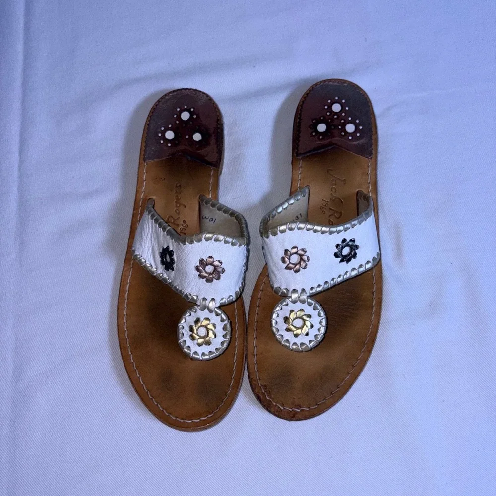 Jack Rogers Jacks Sandals 10M White Leather Floral Whipstitch Good Preppy Flat